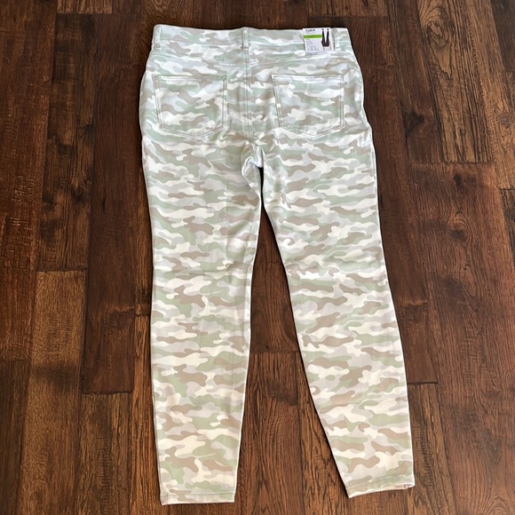 Time and Tru High Rise Stretch Fitted Gray Camo Jegging Size XXL (20) - Picture 9 of 12